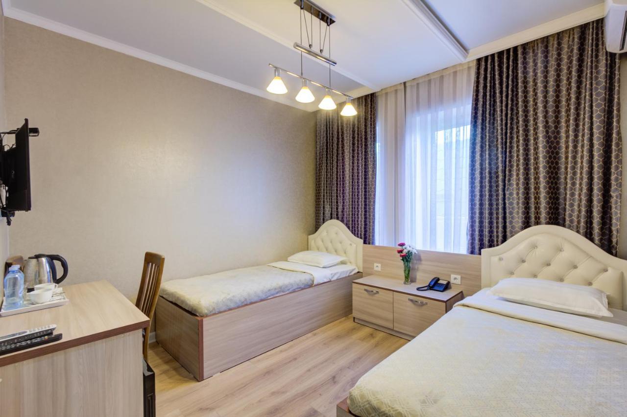 Rixon Hotel Bishkek Bagian luar foto