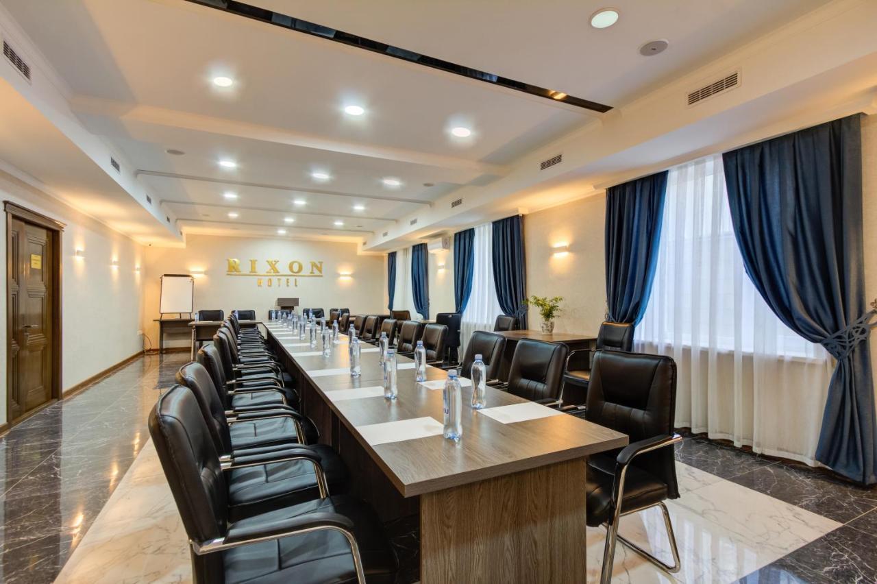 Rixon Hotel Bishkek Bagian luar foto