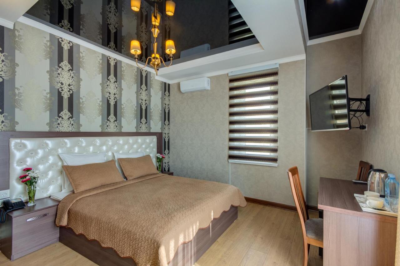 Rixon Hotel Bishkek Bagian luar foto