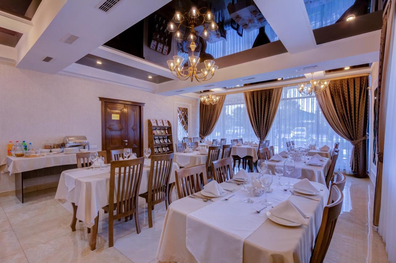 Rixon Hotel Bishkek Bagian luar foto