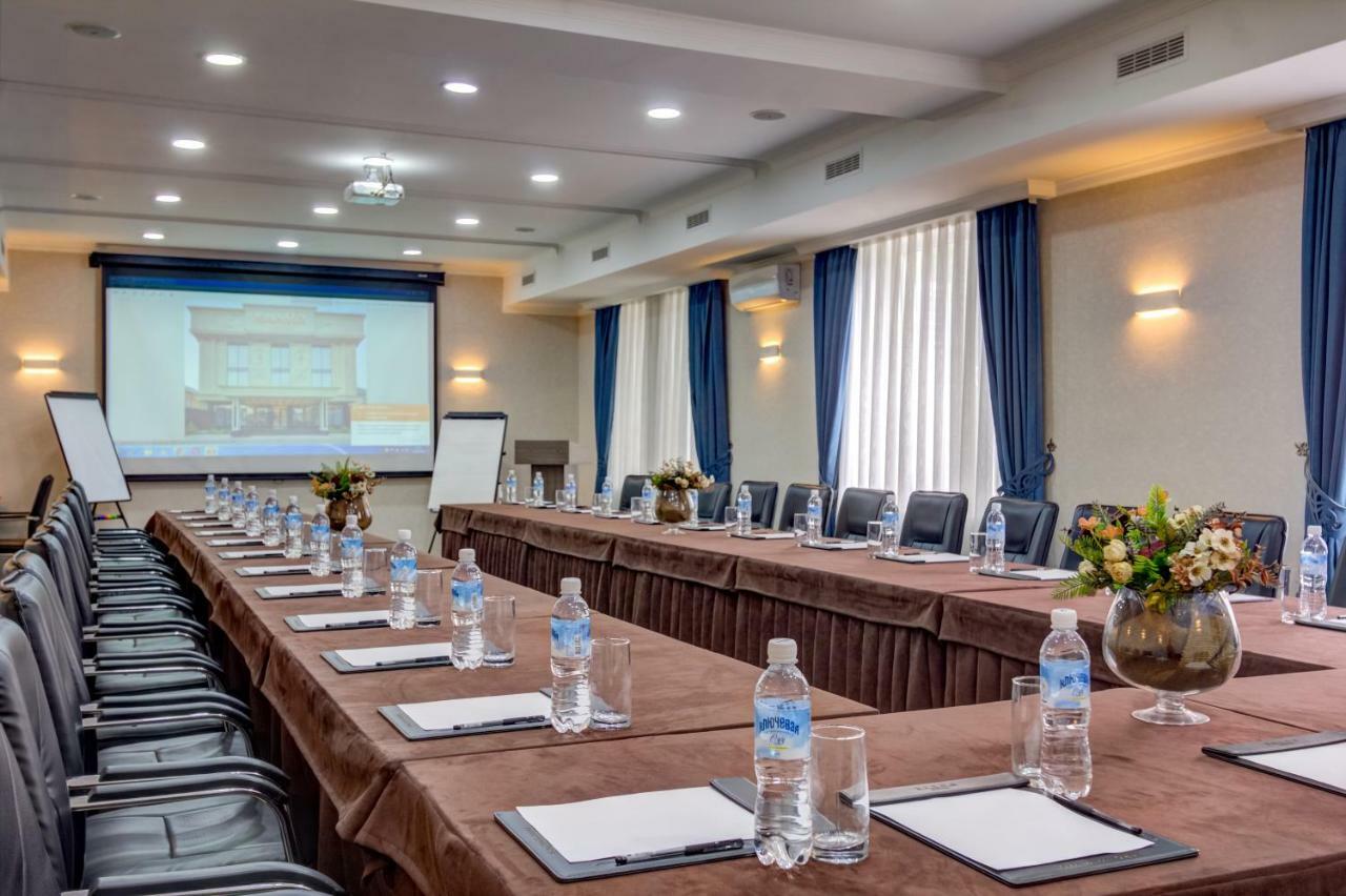 Rixon Hotel Bishkek Bagian luar foto